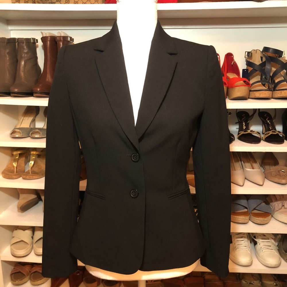 Tahari women’s blazer. Excellent condition.